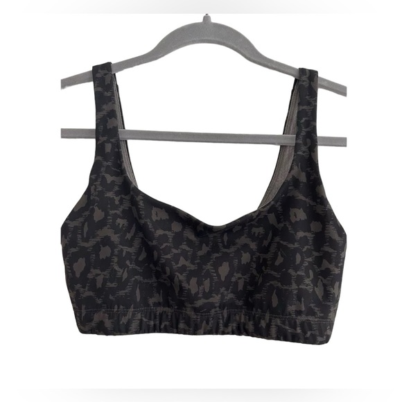 Vuori bike shorts and sports bra set Size M - Picture 2 of 7